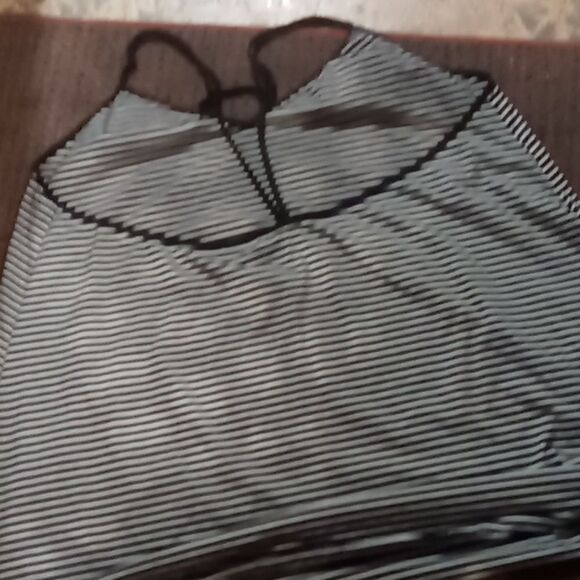 Unique tank top - Picture 3 of 5